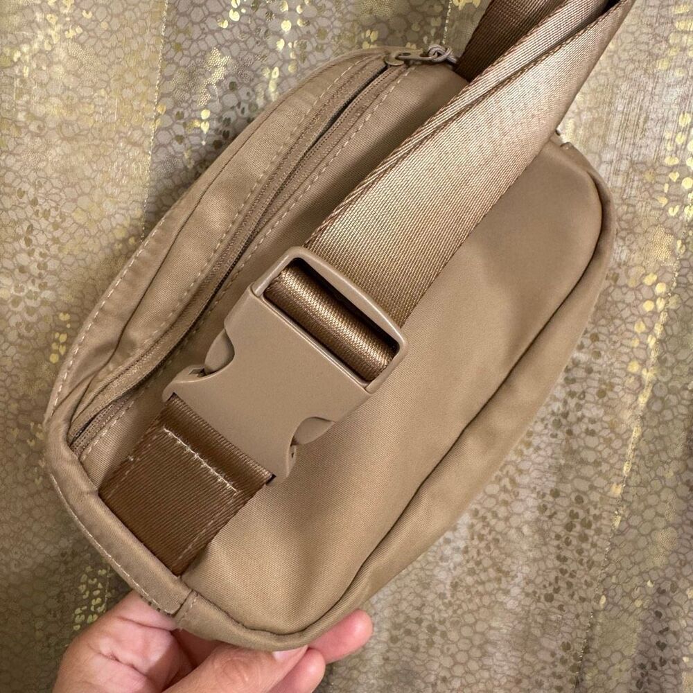 Studio NYC Small Light Brown Tan Crossbody Belt Bag EUC - Picture 3 of 7